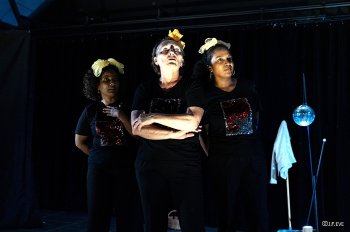 Kriké Kwafé : In trèss zistwar dann salon 